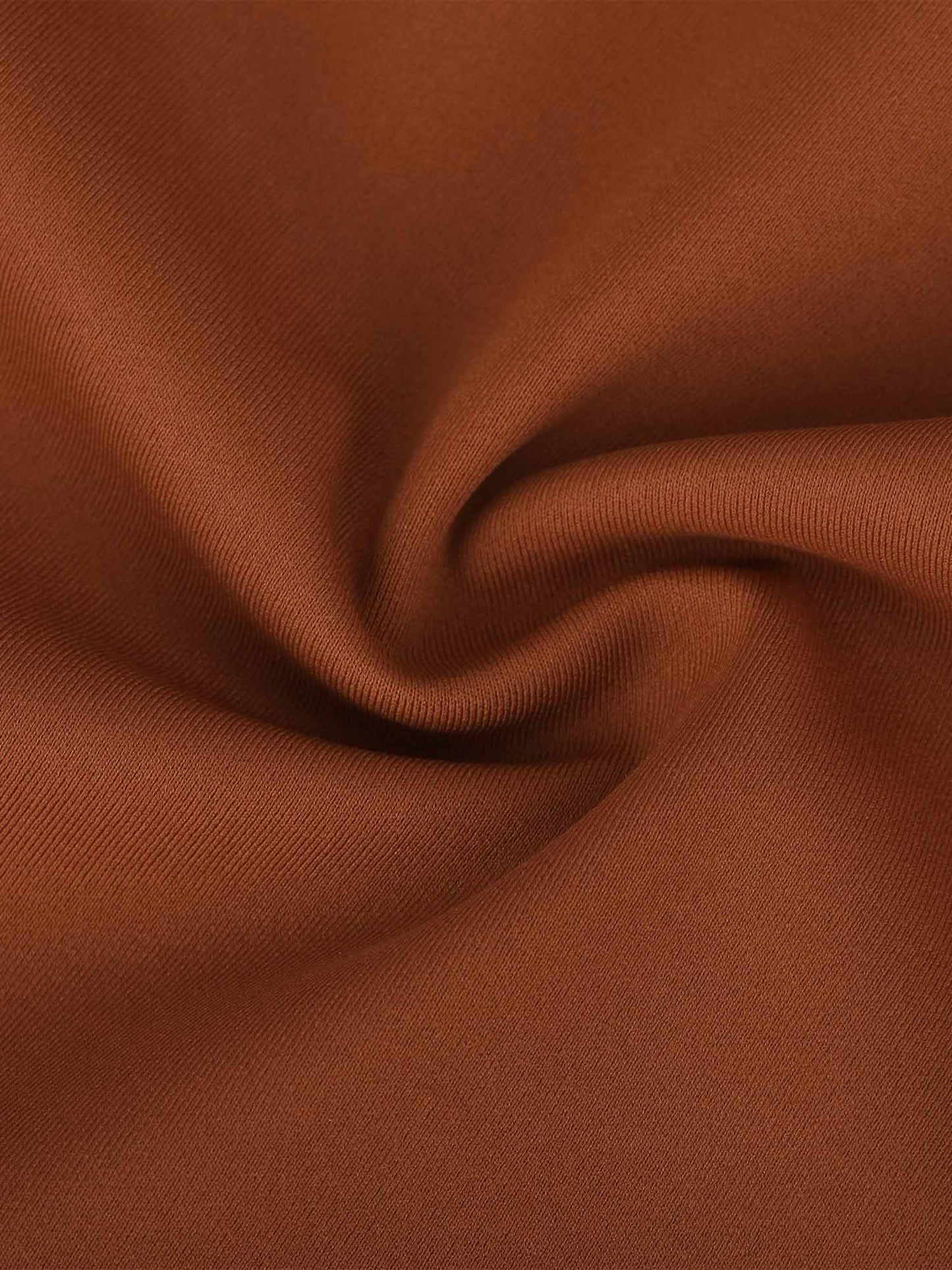 La robe gainante mi-longue en dentelle à col en V