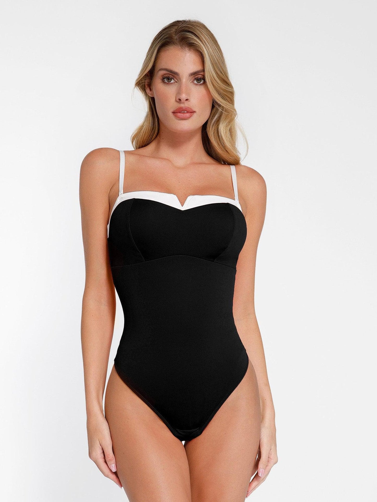 Der Shapewear-Body mit Kontrastbesatz