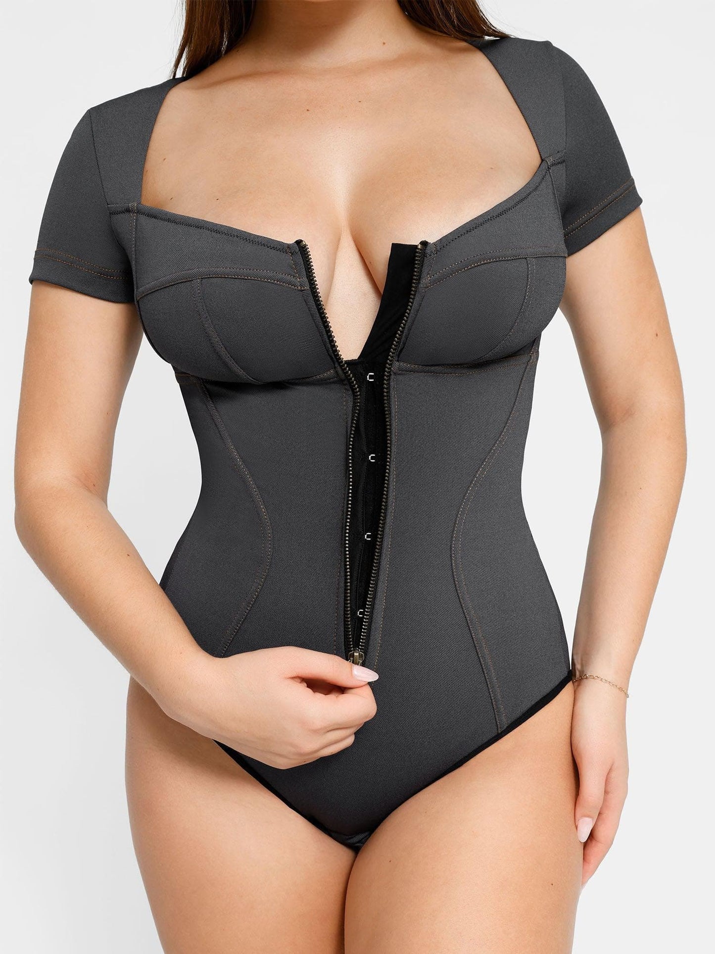 Der Shapewear Bodysuit Denim V-Ausschnitt Kurzarm