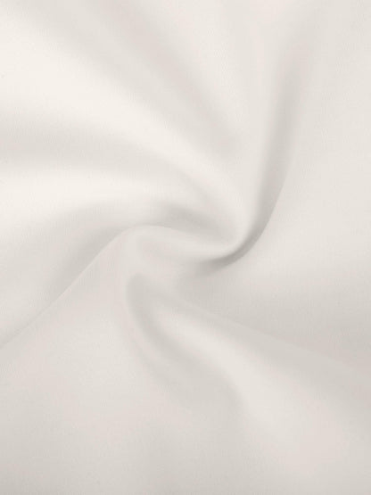 La robe gainante mi-longue en dentelle à col en V