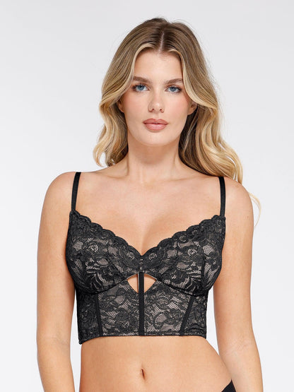 Le corset en dentelle Shapewear ou la jupe fendue
