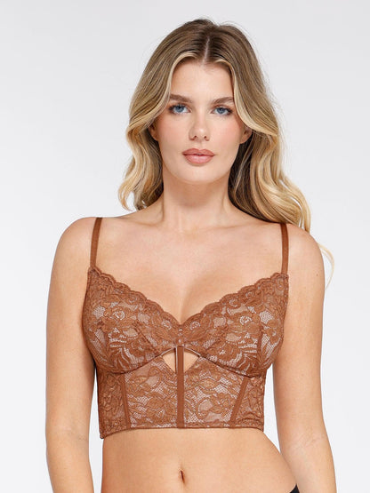 Le corset en dentelle Shapewear ou la jupe fendue