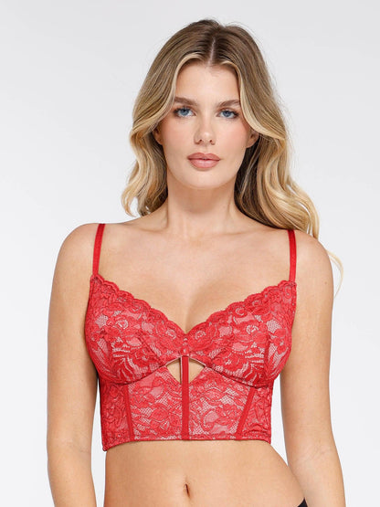 Le corset en dentelle Shapewear ou la jupe fendue