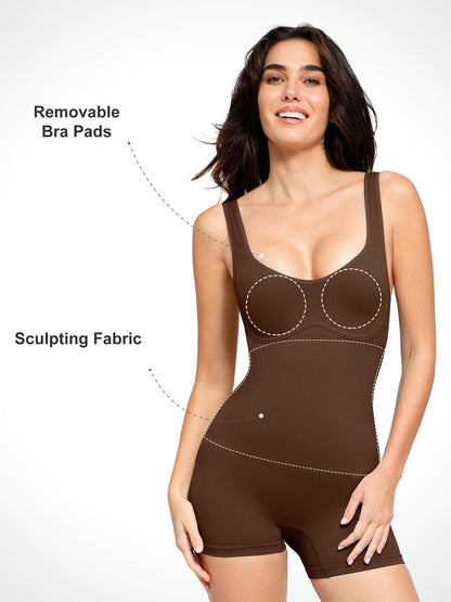 Der Shapewear-Strampler mit nahtlosem geripptem V-Ausschnitt