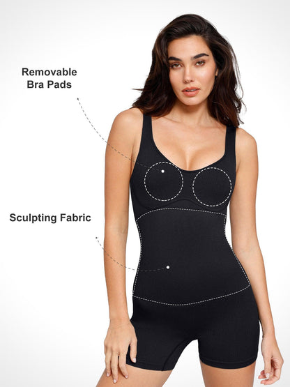 Der Shapewear-Strampler mit nahtlosem geripptem V-Ausschnitt
